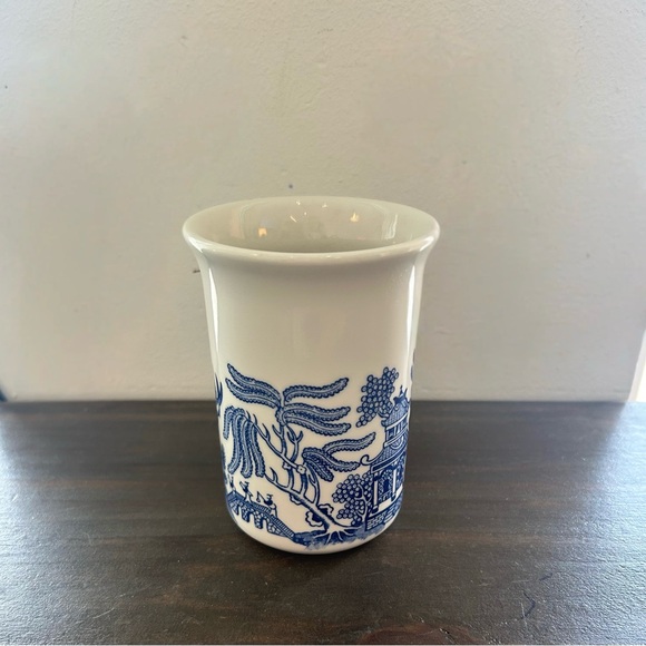 Vintage Churchill Blue Willow Scenic Bird Ceramic Mug, 8 oz. - Picture 2 of 5